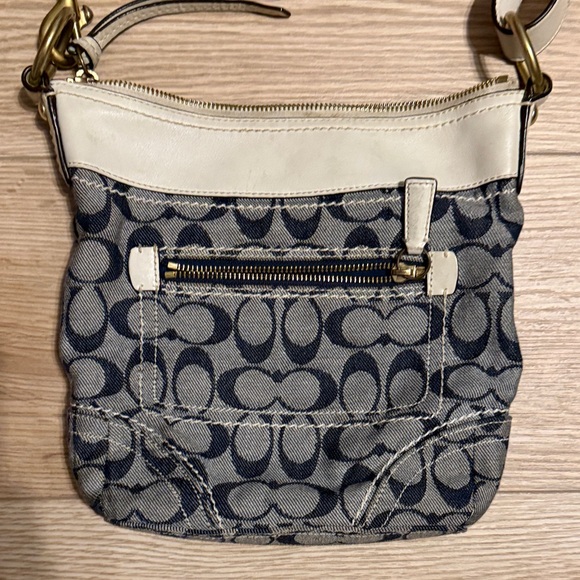 Coach Navy Signature Canvas Crossbody with Cream Trim - Picture 4 of 9